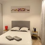 Апартаменти Cosy 2p A 5 Minutes A Pied De La Et Du Centre Мантон