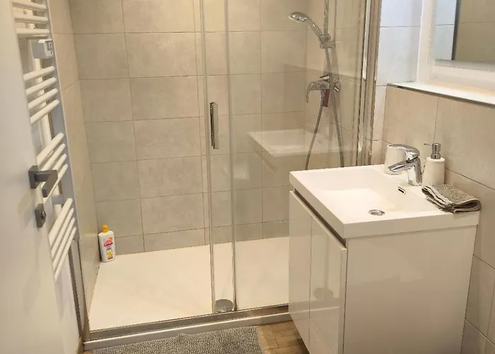 Cosy 2p A 5 Minutes A Pied De La Et Du Centre Apartman *